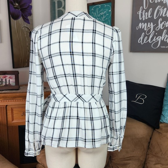 Gap True Wrap Top Blouse NWT Size XS - Picture 3 of 7